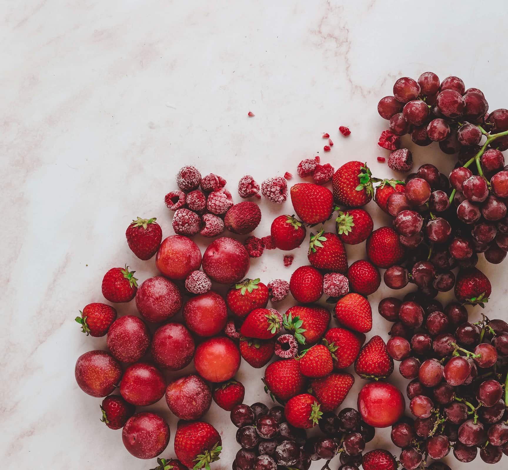 variedad de frutas rojas